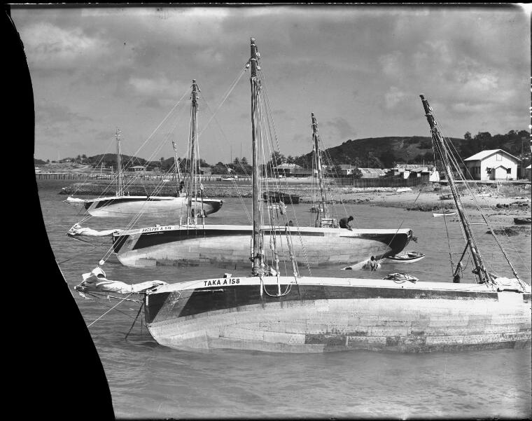 [Pearling luggers moored at Thursday Island near Hockings Point, with Green Hill in the background]