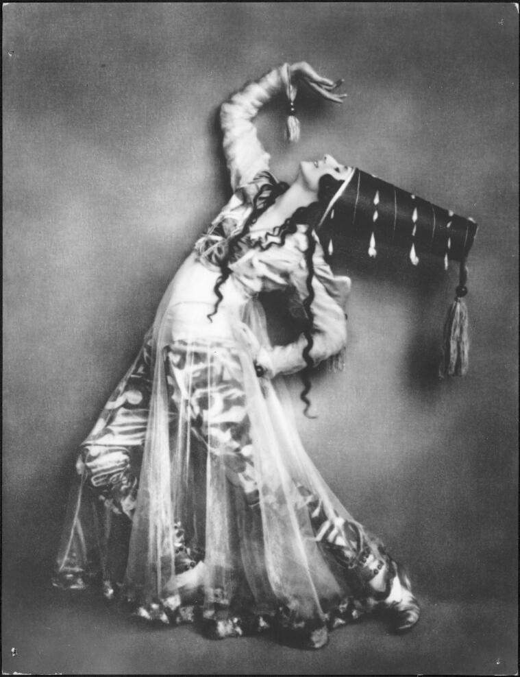 Anna Pavlova in costume for Syrian Dance picture 