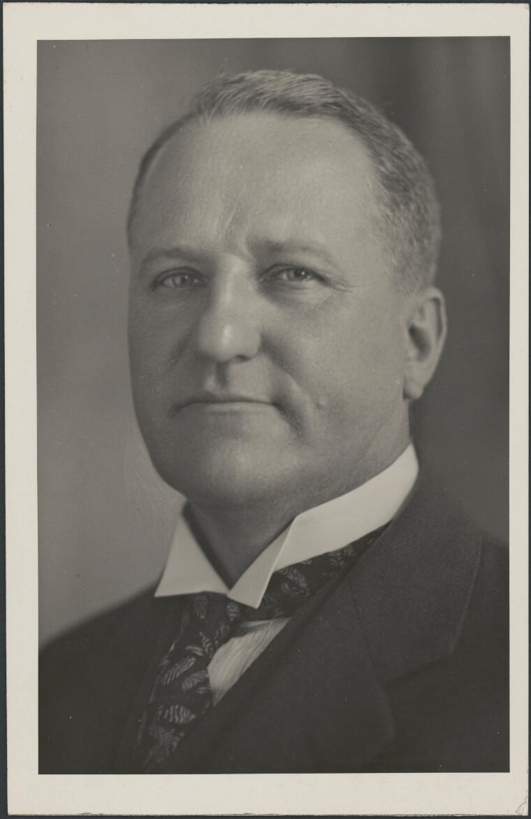 Portrait of Sir Alfred Charles Davidson, general manager of the Bank of New South Wales - nla