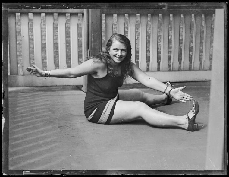 Digital Collections Pictures Endurance swimmer Mercedes Gleitze