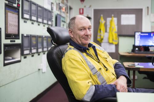 Control panel operator Alan Parr seated in the control room, Hazelwood Power Station, Latrobe Valley, Victoria, 2017 / Andrew Chapman