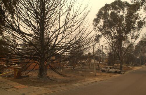 Canberra fires, January 2003 [picture] / Loui Seselja, Damian McDonald and Greg Power