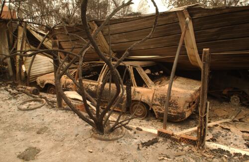 [Car and garage damaged by fire in Duffy, Canberra, January 2003] [picture] / Damian McDonald