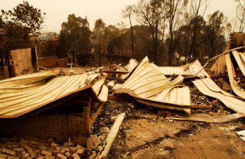 [Garage destroyed by fire in Duffy, Canberra, January 2003, 2] [picture] / Damian McDonald