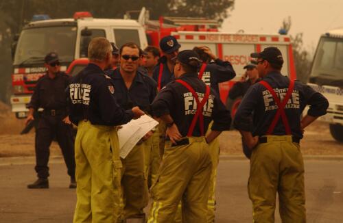 [Fire crew in front of a fire engine in Duffy, Canberra, January 2003] [picture] / Damian McDonald