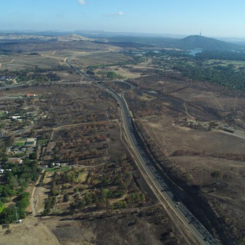 [Aerial view of Tuggeranong Parkway with Weston on the left, Canberra, January 2003] [picture] / Damian McDonald