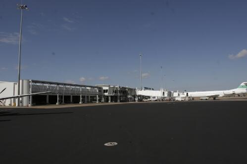 Airside Townsville International Airport, Townsville, Queensland, 30 May 2005, 2 [picture] / Loui Seselja
