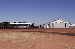Qantas hangar Longreach Airport, Longreach, Queensland, 31 May 2005 ...