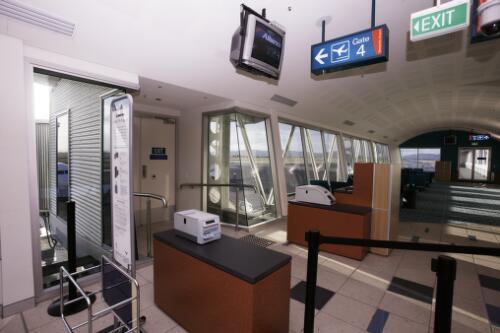 Departure gate 4, Townsville International Airport, Townsville, Queensland, 31 May 2005 [picture] / Loui Seselja