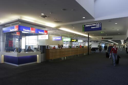 The interior of the Canberra Airport passenger terminal, 8 June 2005 [2] [picture] / Loui Seselja