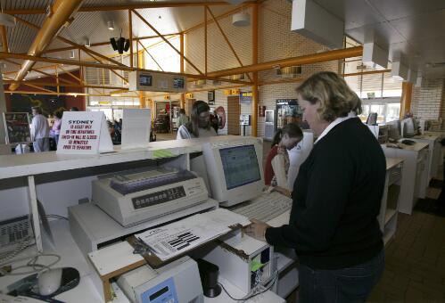 Regional Express's (Rex) check-in counter at Wagga Wagga Airport, 5 July 2005 [picture] / Loui Seselja