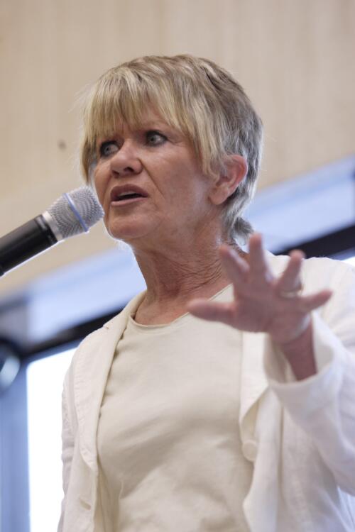 Guest speaker Margaret Pomeranz at Amazing women event held at the National Library of Australia, 3 February 2006 [picture] / Greg Power
