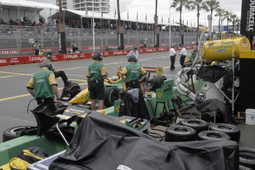 Team Australia crew during practice at the Lexmark Indy 300, Gold Coast, Queensland, October 2005 [picture] / Greg Power