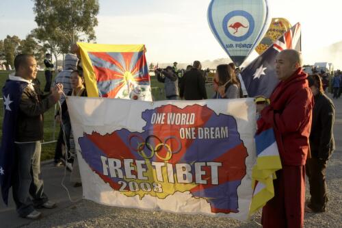 Tibetan protesters at the Torch Relay for the Beijing Olympic Games, Canberra, 24 April 2008, 1 [picture] / Craig MacKenzie