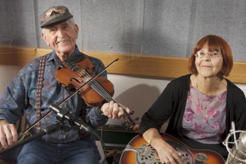 Les on fiddle and June Bruton with guitar during a folklore recording will Rob Willis at the National Library of Australia, 4 April 2012 [picture] / Craig MacKenzie