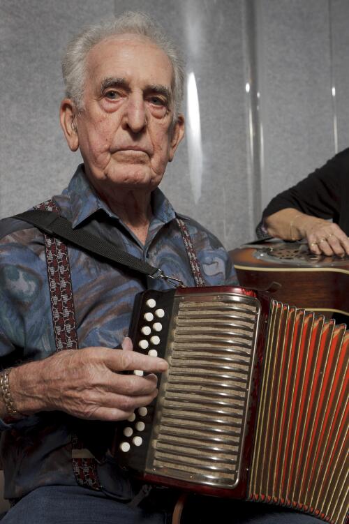 Les Bruton playing the button accordian during a recording session at the National Library of Australia, Canberra, 2012 [picture] / Craig MacKenzie
