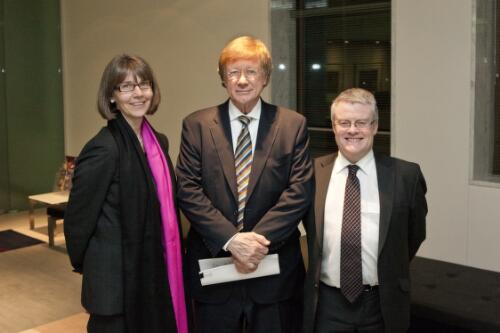 Kerry O'Brien with Gary Kent, Chairperson, Friends of the National Library and Anne-Marie Schwirtlich, Director General at the Kenneth Myer Lecture at the National Library of Australia 31 July 2012 / Sam Cooper