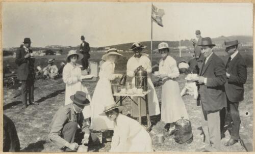 Women of the Blue Gums serving tea at the Randwick Rifle Range, New South Wales, approximately 1917 / Edward Stewart Maclean