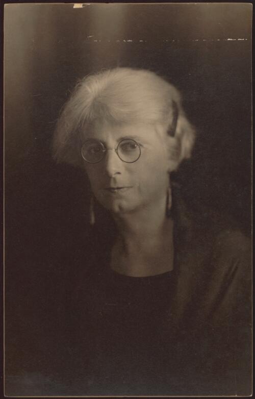 Portrait of Dora Wilcox [picture] / May Moore
