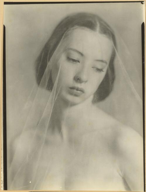 Ballet dancer Sono Osato of the Covent Garden Russian Ballet and the original Ballets Russes, ca. 1939 [picture] / Julian Smith