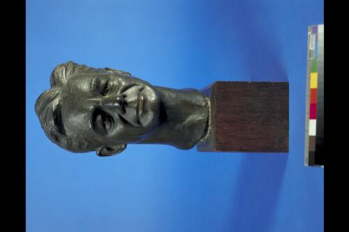 Bust of Fritz Hart [realia] / Ola Cohn