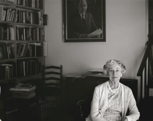 Portrait of Dame Alexandra Hasluck [picture] / Pat Barblett