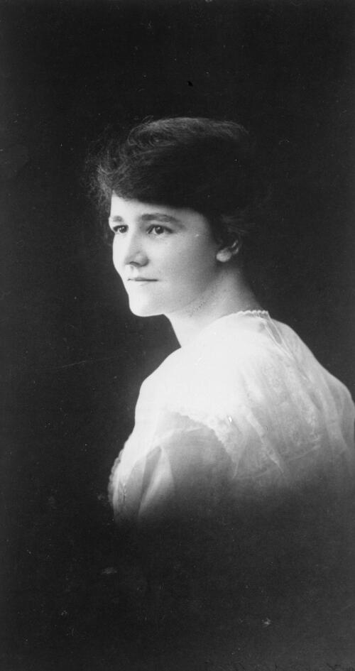 Portrait of author Flora Sydney Eldershaw (1897-1956) [picture]