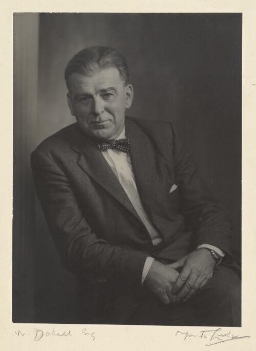 Portrait of William Dobell [picture] / Monte Luke