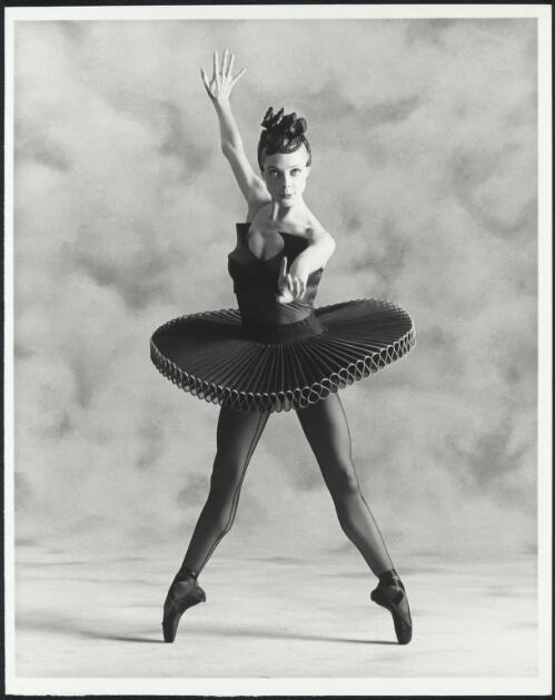 Justine Summers in "Divergence", the Australian Ballet, 1994 [picture] / Jim McFarlane
