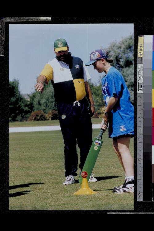 Merv Hughes gives cricket instruction to Heather Smith of Lyneham High School, at Manuka Oval, A.C.T. [picture] / Graham Tidy