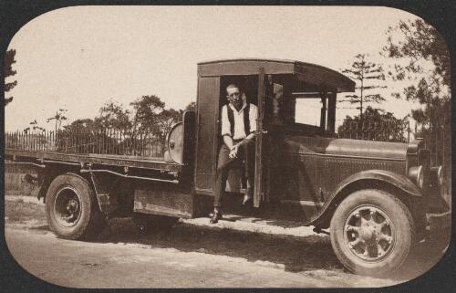 Truck driver outside Botanic Gardens, Sydney, N.S.W. [picture]