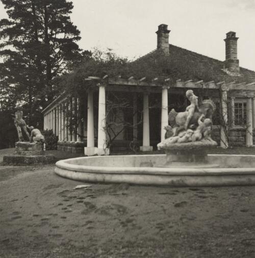Fountain at Springwood [picture] / Michael Langtree