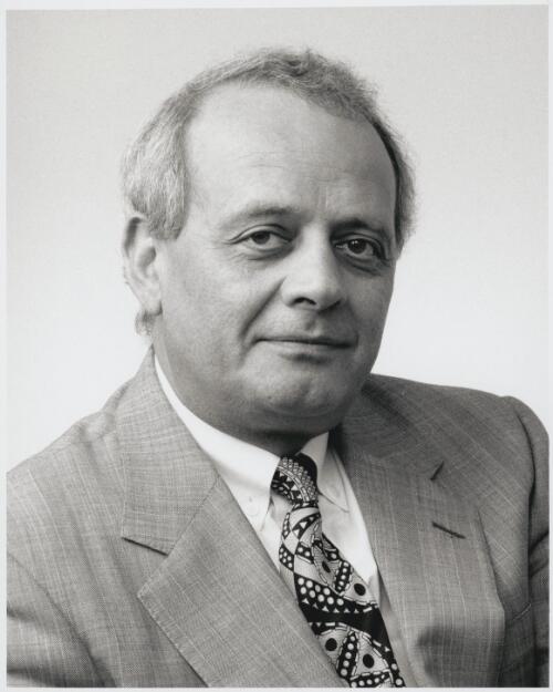 Portrait of Tony Cocchiaro taken at the Constitutional Convention, Canberra, February 2-13, 1998 [picture] / Loui Seselja