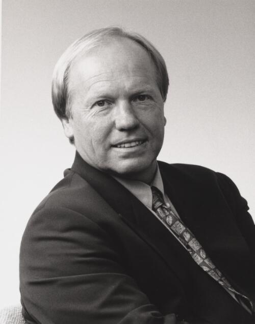 Portrait of Peter Beattie, M.L.A. taken at the Constitutional Convention, Canberra, February 2-13, 1998 [picture] / Loui Seselja