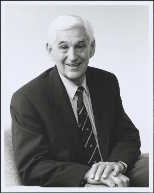 Portrait of Ted Mack taken at the Constitutional Convention, Canberra, February 2-13, 1998 [picture] / Loui Seselja