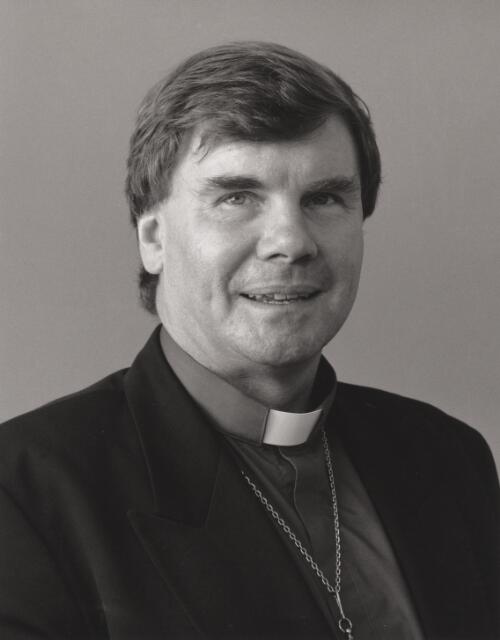 Portrait of the Right Reverend Bishop John Hepworth taken at the Constitutional Convention, Canberra, February 2-13, 1998 [picture] / Loui Seselja