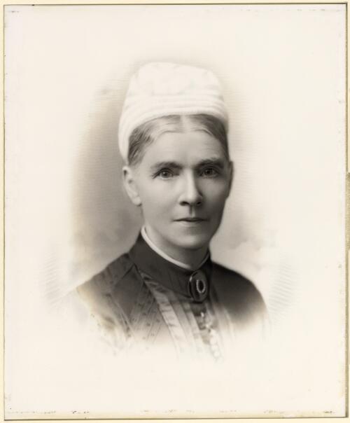 [Opalotype photograph of unidentified female matron sitter] [picture]
