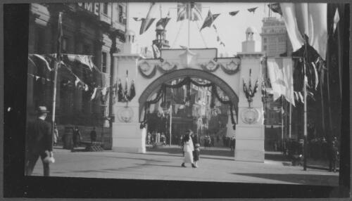 ['The Shipping Companies welcome the Prince' inscribed across decorated arch in Sydney, during the visit to Sydney of H.R.H. the Prince of Wales, June - July 1920] [picture]
