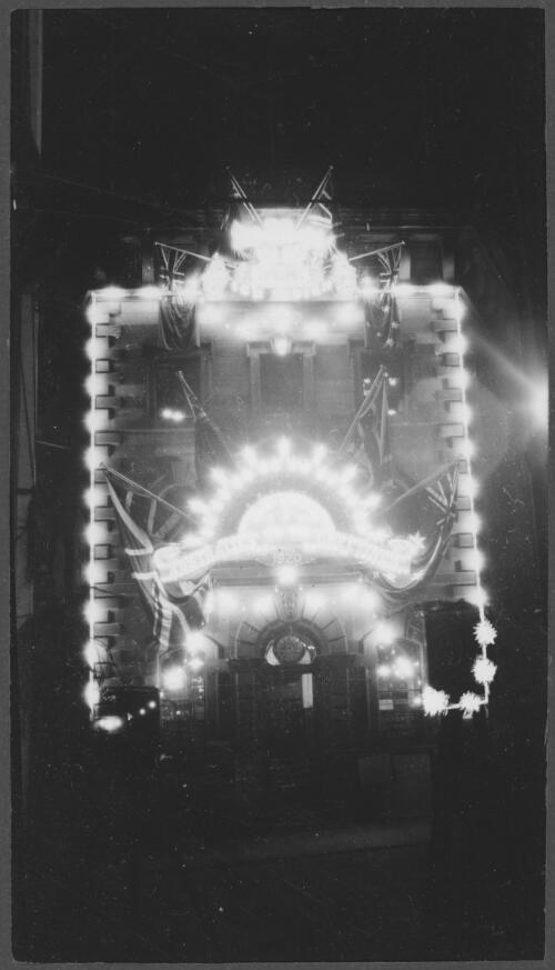 [Facade of building in Sydney illuminated for visit to Sydney of H.R.H. the Prince of Wales, June - July 1920] [picture]