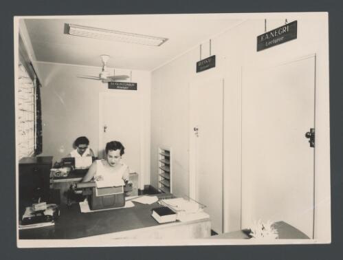[Offices of the Public Service Institute, Port Moresby, with secretarial staff] [picture] / Papuan Prints Limited, Port Moresby
