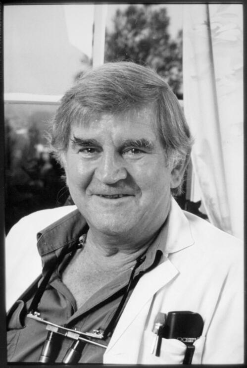 [Portrait of Professor Fred Hollows, Australian of the Year in 1990] [picture] / Overseas information Bureau, Dept. of Foreign Affairs & Trade