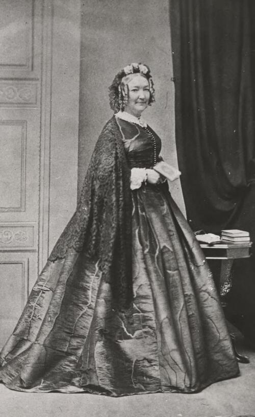 Portrait of Mrs Barker [picture] / Australian News and Information Bureau
