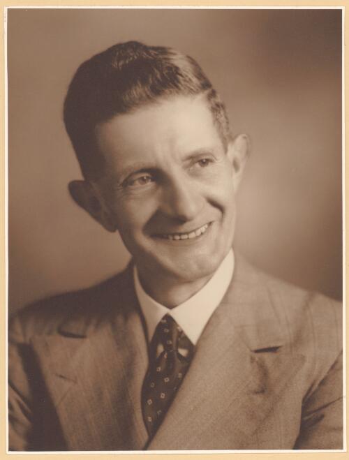 [Portrait of Arthur William Upfield, ca. 1930] [picture] / Austin Murcott Studios