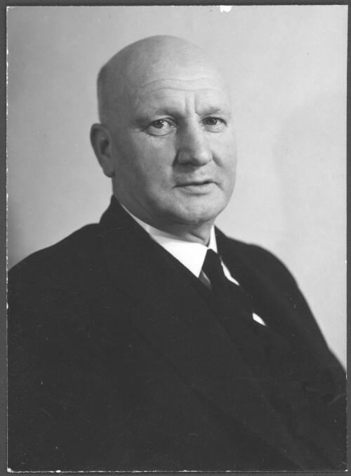 [Portrait of Herbert Claude Barnard] [picture] / [Australian Information Service]