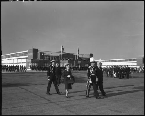 Sir Robert Menzies, Lord De L'Isle, Dame Pattie Menzies and Lieutenant K.A. Doolan, RAN at Fairbairn Air Base, Canberra, A.C.T., 1965 [picture] / [Australian Information Service]
