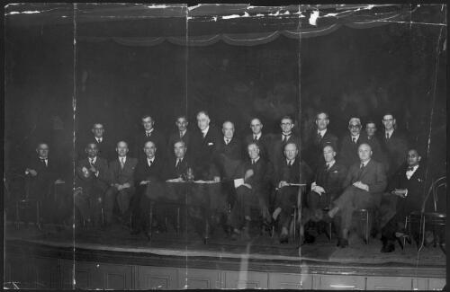 [Sir Robert Menzies at a meeting of the Middle Temple, ca. 1937-38?] [picture] / Hall & Co