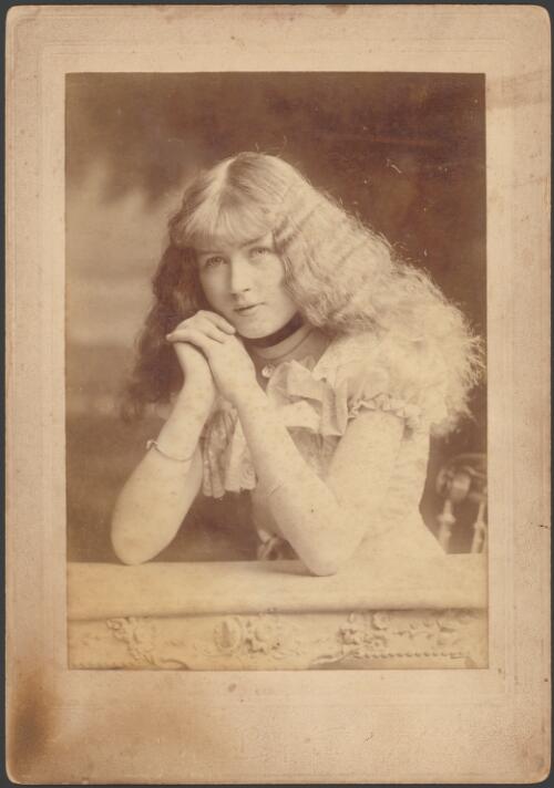 Portrait of Ruby Lindsay [picture] / Richards & Co