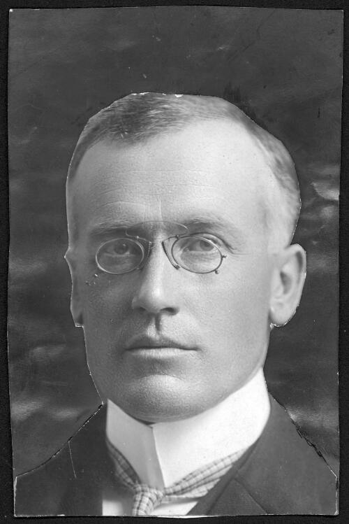 Portrait of Sir William Hill Irvine, M.H.R.,  Victoria, 1906-1918 [picture]