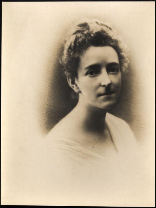 Sir Hubert Murray's wife, Sybil Jenkins, daughter of Dr. Jenkins of Nepean Towers [picture] / Harringtons
