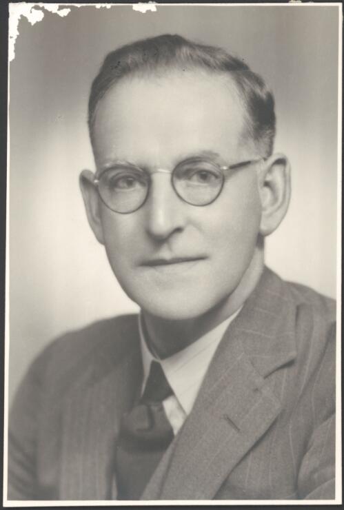 Portrait of Arthur Samuel Drakeford, M.H.R., Maribyrnong, Vic., 1941 [picture] / Sidney Riley